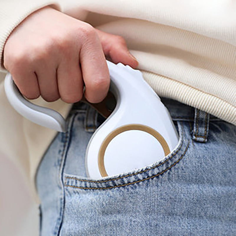 Durable retractable dog leash with automatic locking system